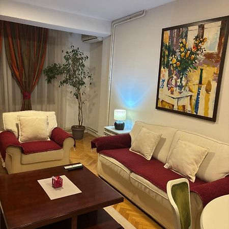Lovely Square Apartment Purple Velvet Üsküp Dış mekan fotoğraf