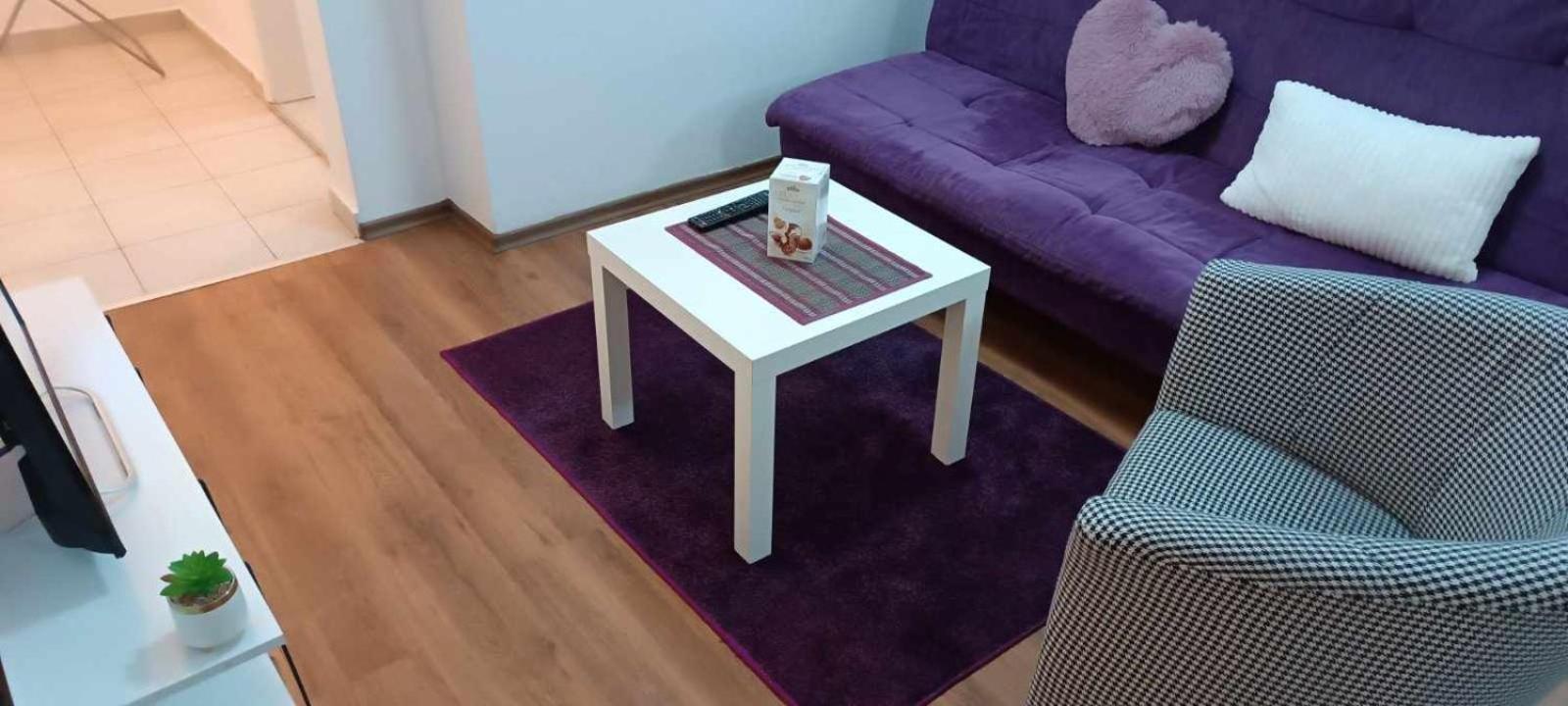 Lovely Square Apartment Purple Velvet Üsküp Dış mekan fotoğraf
