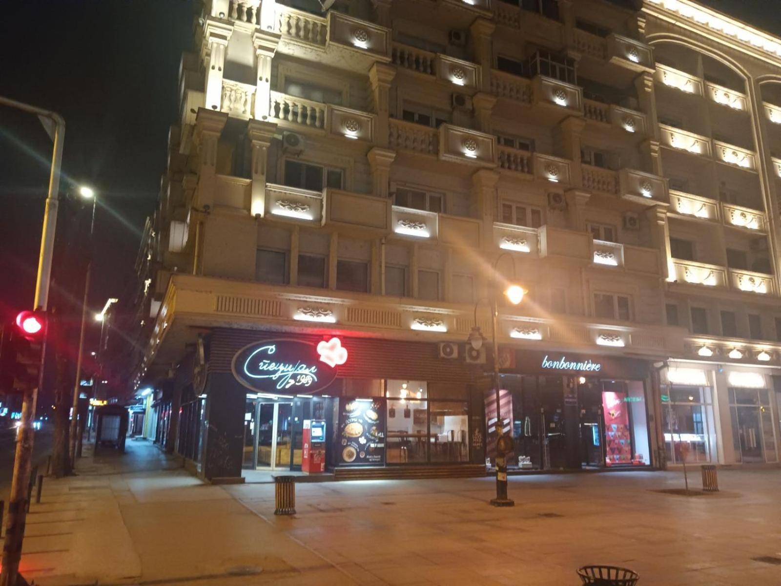 Lovely Square Apartment Purple Velvet Üsküp Dış mekan fotoğraf