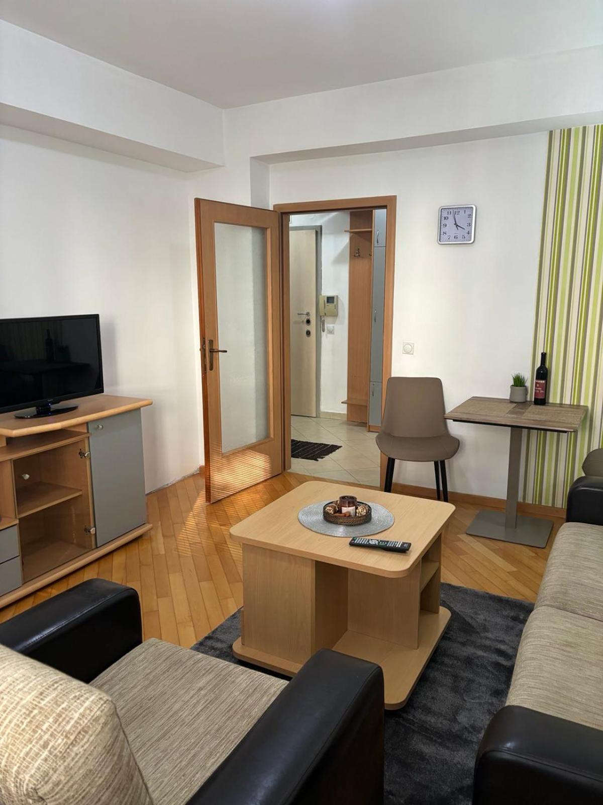 Lovely Square Apartment Purple Velvet Üsküp Dış mekan fotoğraf