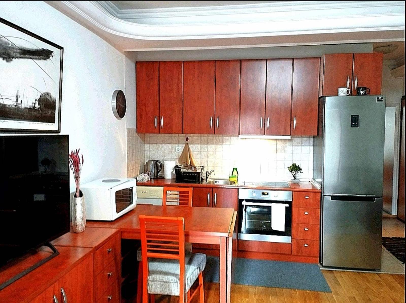 Lovely Square Apartment Purple Velvet Üsküp Oda fotoğraf