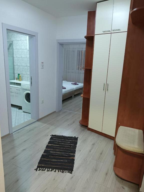 Lovely Square Apartment Purple Velvet Üsküp Oda fotoğraf