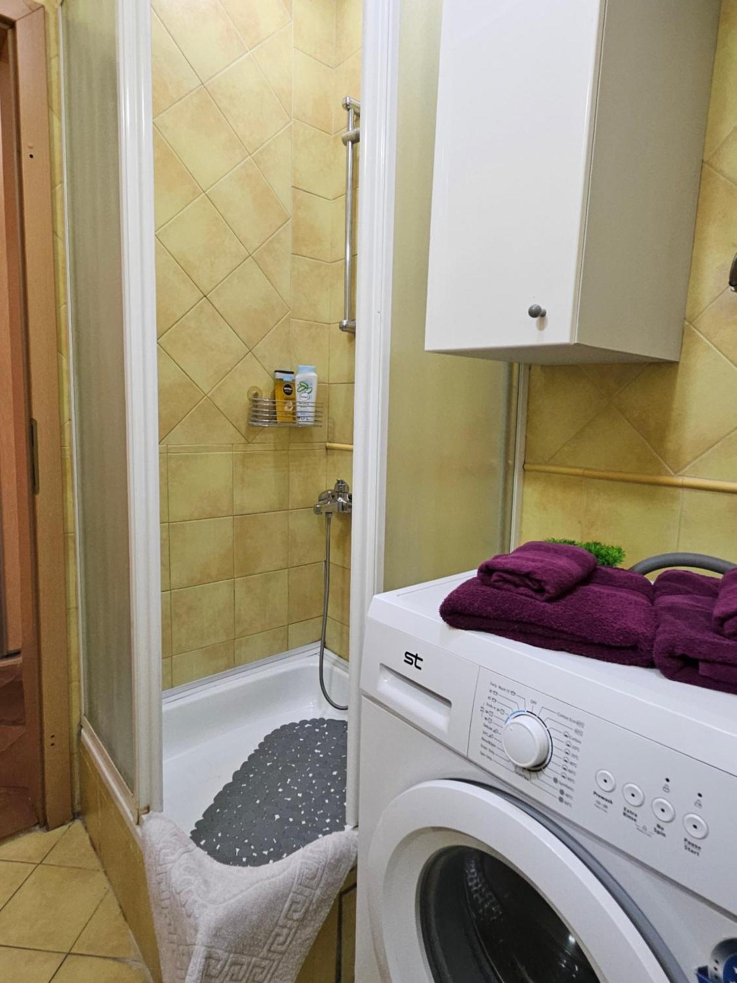 Lovely Square Apartment Purple Velvet Üsküp Oda fotoğraf