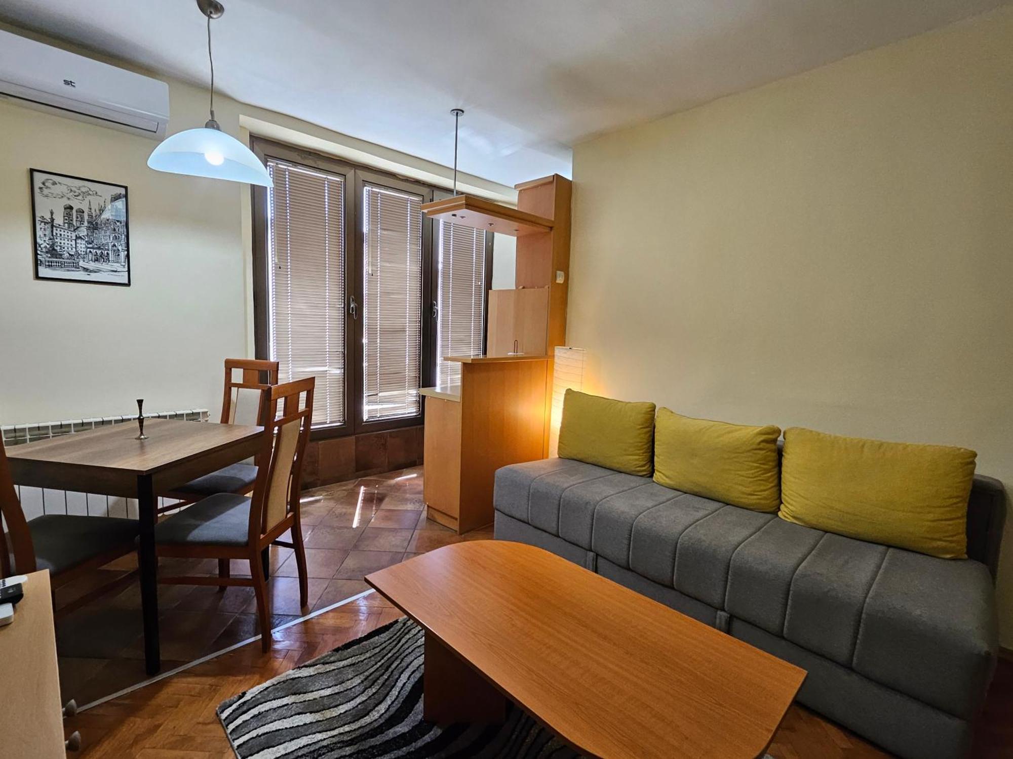 Lovely Square Apartment Purple Velvet Üsküp Dış mekan fotoğraf